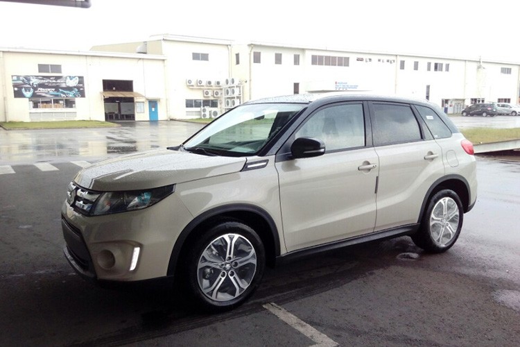 Mẫu  Suzuki Vitara 2015 vừa có mặt tại nhà máy Suzuki tại Việt Nam. Được biết, đây là mẫu Vitara 2015 được nhập trực tiếp từ châu Âu (sản xuất tại Hungary).